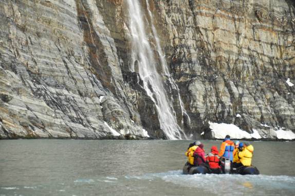 Chegando perto da cachoeira em Gold Harbour, na Geórgia do Sul (foto de John Pairaudeau)